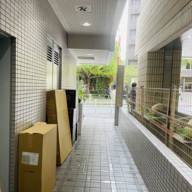 ロイクラトン虎ノ門 エントランス