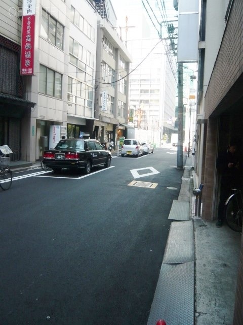 水口ビル ビル前面道路