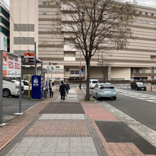 メイフェア・ミュゼ・レトワールセンター南駅前 前面歩道