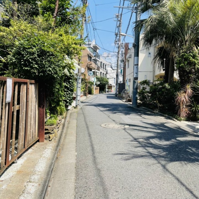 Jinguumae546 ビル前面道路
