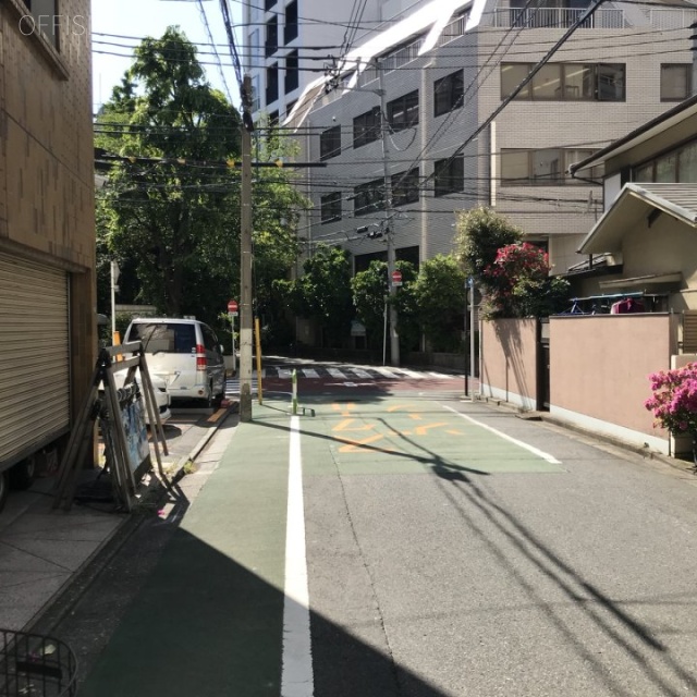 宮川ビル ビル前面道路