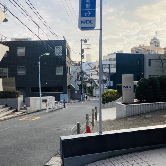 ルピナス渋谷桜丘ガーデンコート ビル前面道路