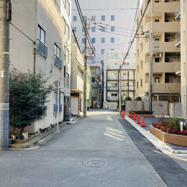BACH(バッハ)ビル ビル前面道路