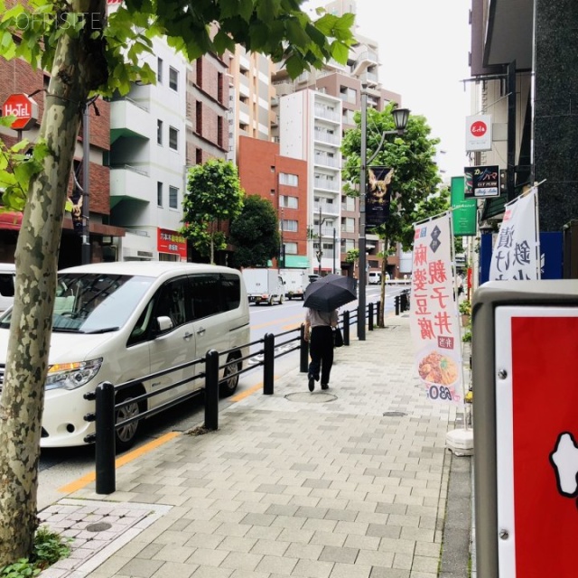 赤坂伊藤ビル　ビル前面道路