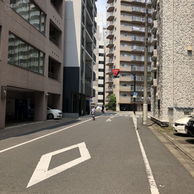 YGビル ビル前面道路