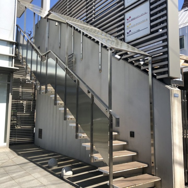 表参道LHビル 階段