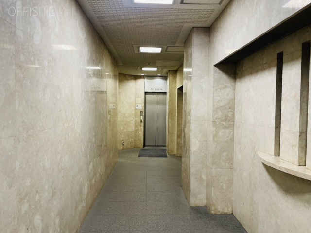 YHビル　エントランス