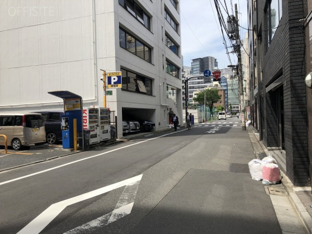 日本遠東ケービーケービル ビル前面道路