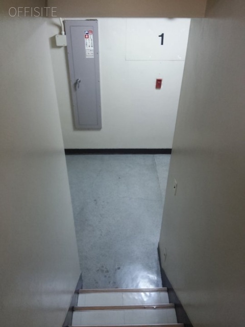 立川ビル 階段
