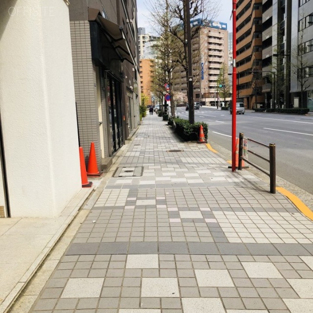 高橋ビル 前面歩道