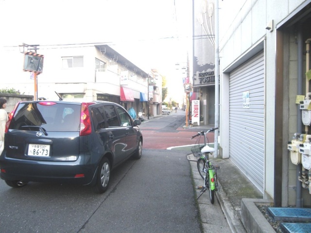 コリーヌ吉野 ビル前面道路