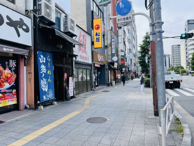 大島屋浅草橋ビル　前面歩道