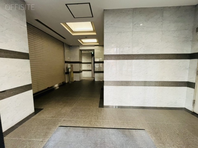 京王新宿321ビル エントランス