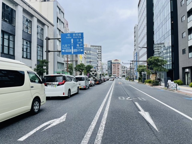 プラウドフラット日本橋馬喰町ビル　前面に国道14号