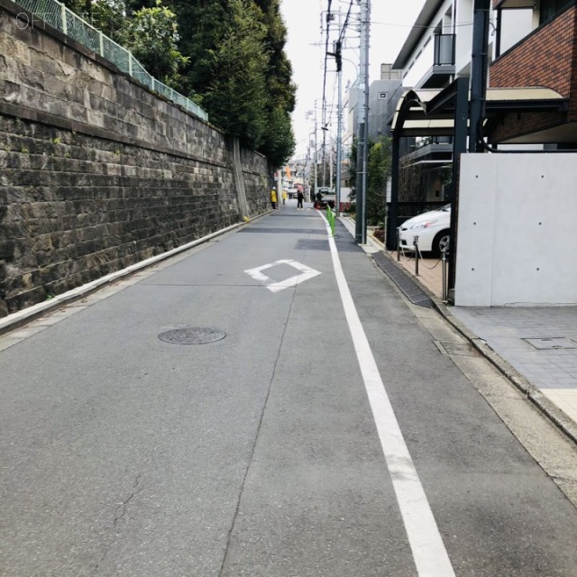 南麻布ビル ビル前面道路