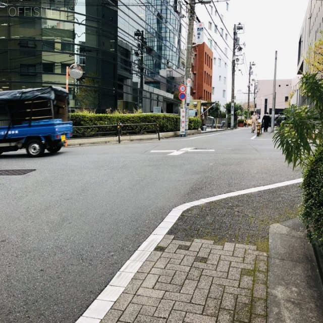 第2西青山ビル ビル前面道路