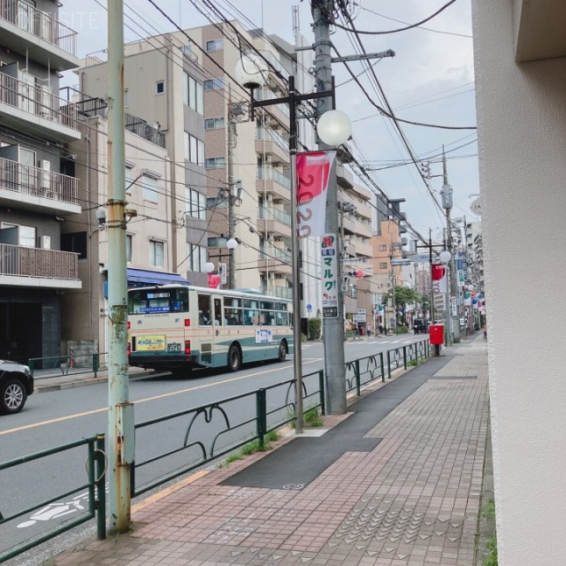 金子ビル ビル前面道路