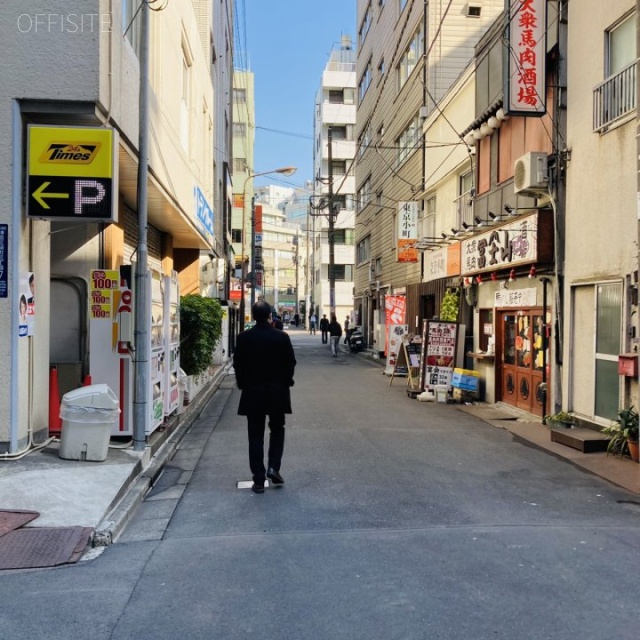 BACH(バッハ)ビル ビル前面道路