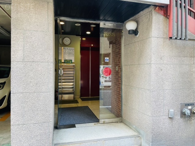 JNビル　オフィスビル出入口