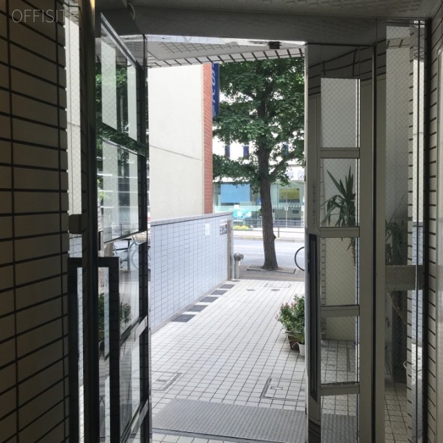 UKビル エントランス