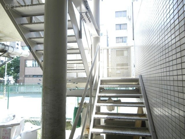 ヨンキュウ東京築地ビル 階段