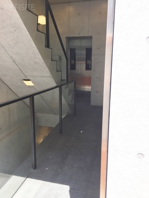 モダンフォルム原宿ビル エントランス