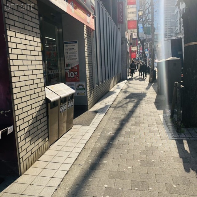 ルーセント赤坂ビル ビル前面道路