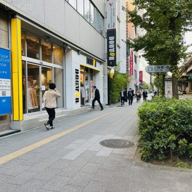 常磐ビル ビル前面道路