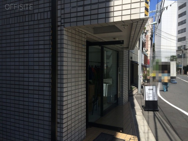 石川ビル エントランス