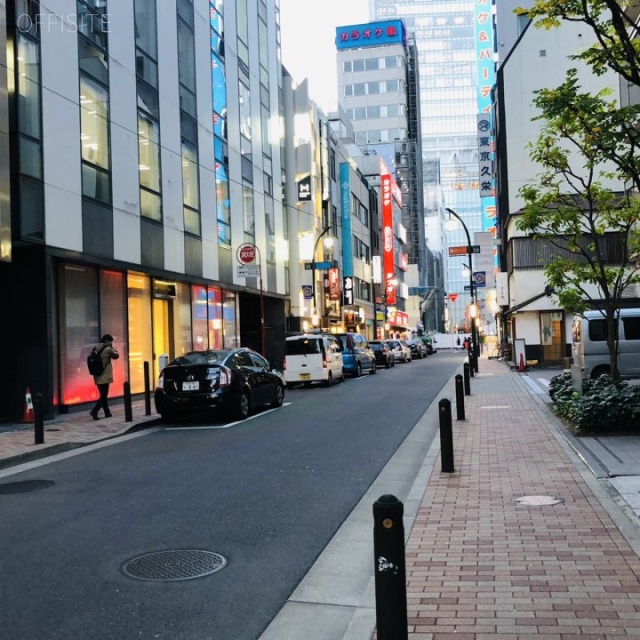 岩上ビル ビル前面道路