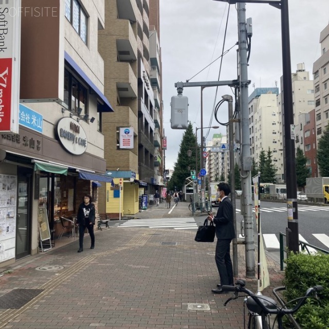 ライオンズマンション駒込駅前 ビル前面道路