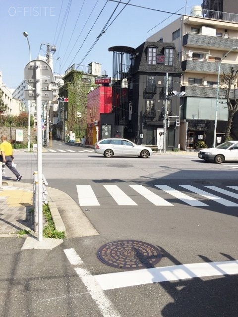 メルシー神宮前EASTビル ビル前面道路