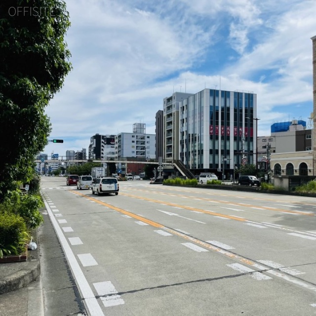 アーク代官町ビルディング 前面に葵町線