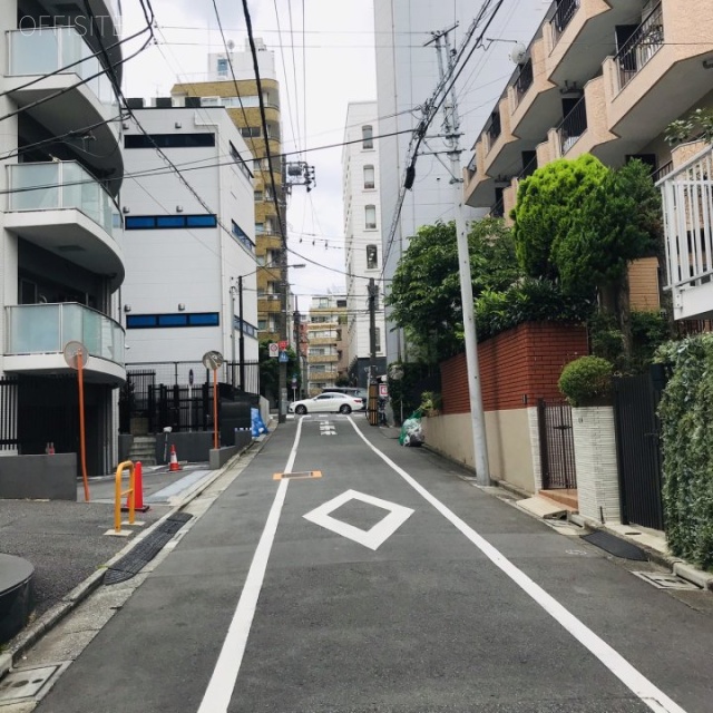 第1FMGビル ビル前面道路