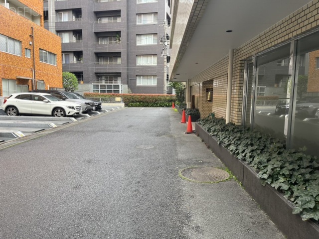 シャトレ代官山アネックス　駐車場