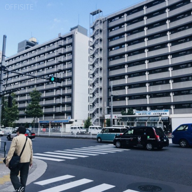 バロックシティ麻布十番 ビル前面道路