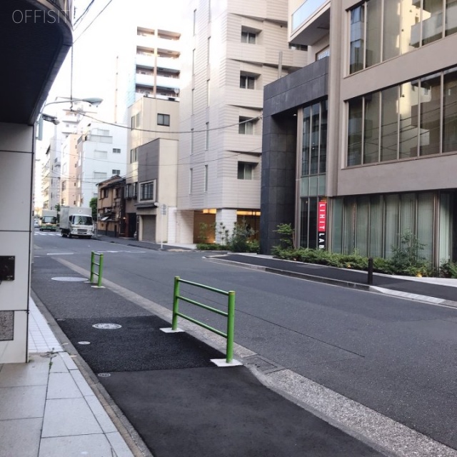 MARUSHINビル ビル前面道路