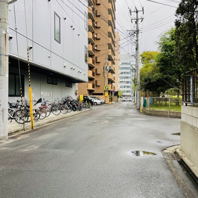 L.Biz仙台　背面道路