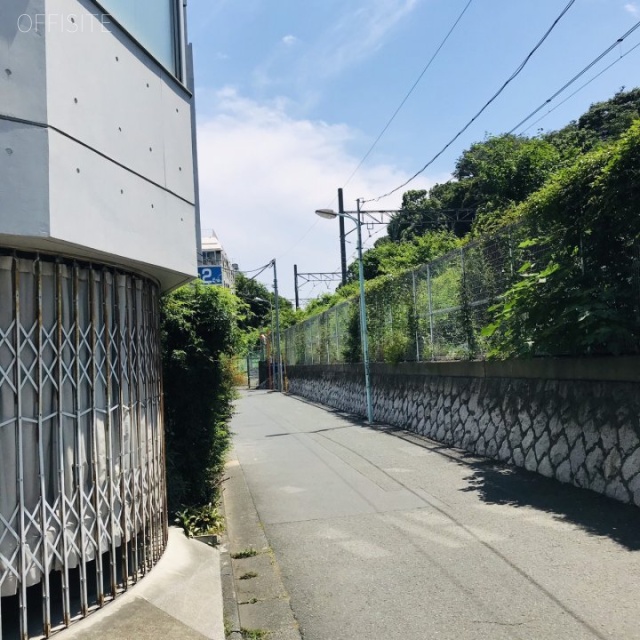 ニューベリー千駄ヶ谷　ビル前面道路