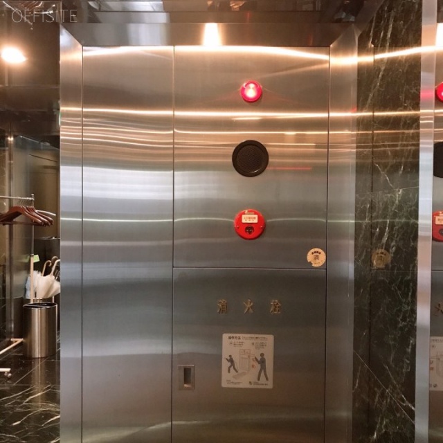 東京真珠ビル エントランス