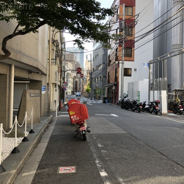 神保町YTビル ビル前面道路