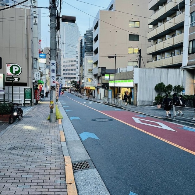 クイーンハイツ三田 前面道路