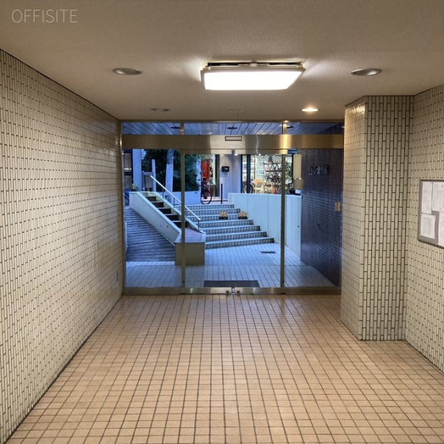 パレドール原宿ビル エントランス