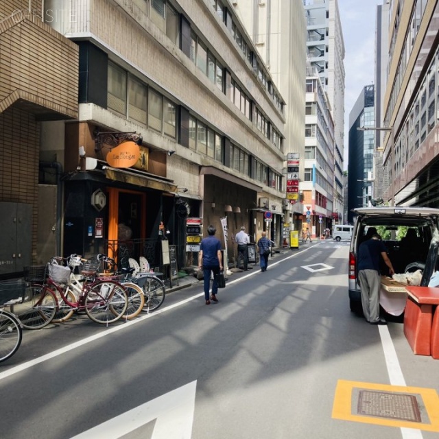 ヒューリック銀座ウォールビル ビル前面道路