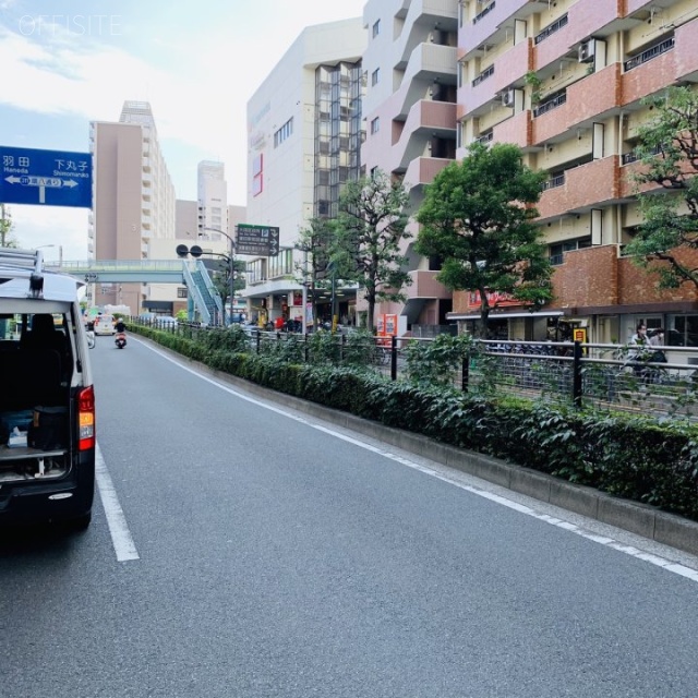 トオヤビル 前面は区役所前本通り