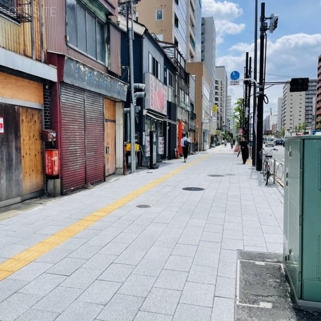 サンライズ東上野ビル 前面歩道