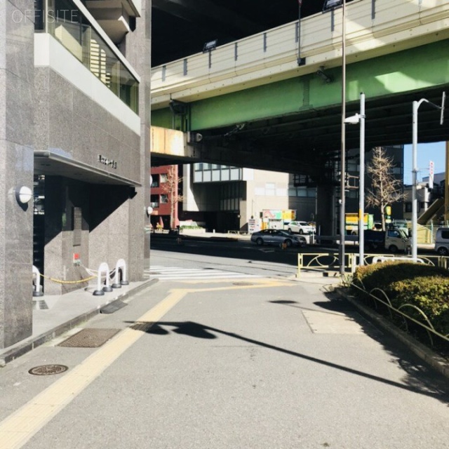 シウトウビル ビル前面道路
