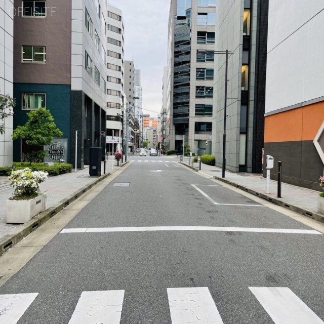 豊島屋ビル ビル前面道路