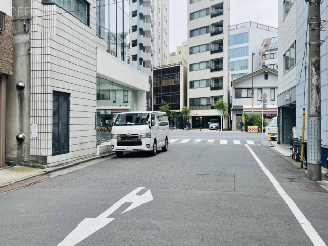 カフェドールビル　前面道路