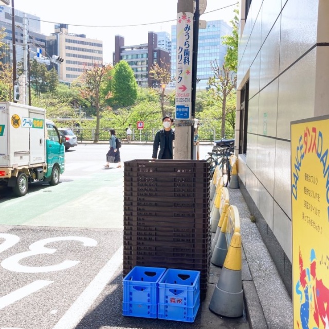 ランゴスタビル ビル前面道路